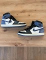 Jordan 1 Retro Blue Moon taille 42