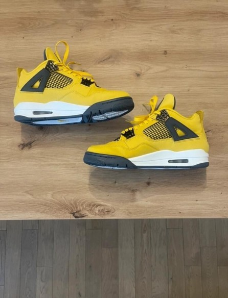 Jordan 4 IV Retro Lightning (2021) Taille 42 Neuve