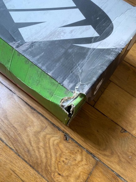 Nike Blazer Mid Readymade white damaged box