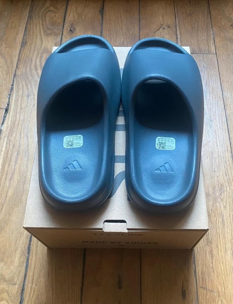 adidas yeezy slide slate grey