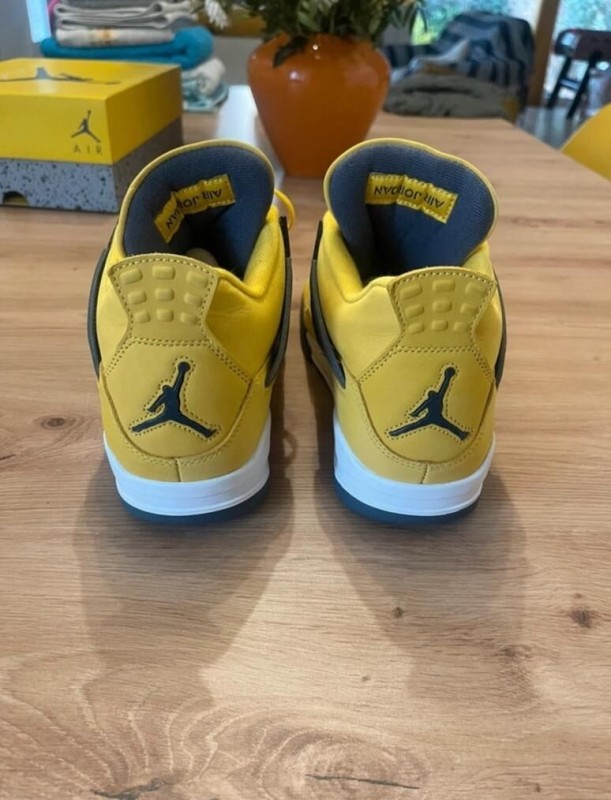 Jordan 4 IV Retro Lightning (2021) Taille 42 Neuve 2