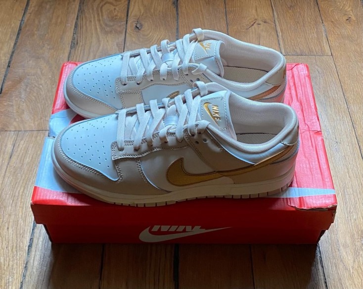 Nike dunk low phantom metallic gold (w)