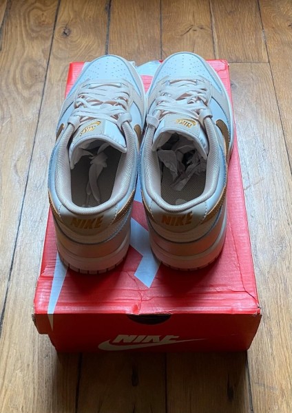 Nike dunk low phantom metallic gold (w)