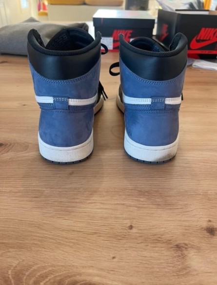 Jordan 1 Retro Blue Moon taille 42