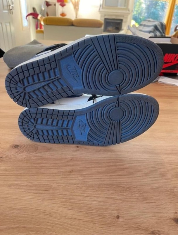 Jordan 1 Retro Blue Moon taille 42 2