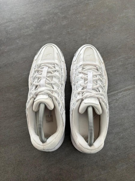 Nike p-6000 grey / white - taille 40