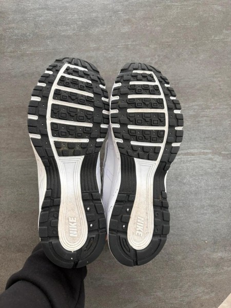 Nike p-6000 grey / white - taille 40
