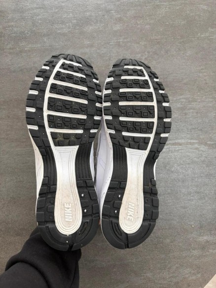 Nike p-6000 grey / white - taille 40