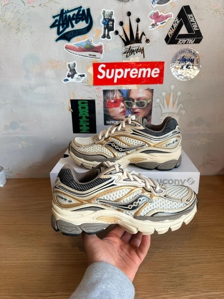 Saucony ProGrid Omni 9 gold / or