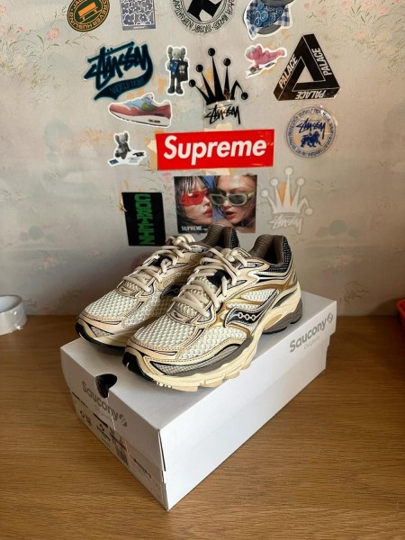 Saucony ProGrid Omni 9 gold / or