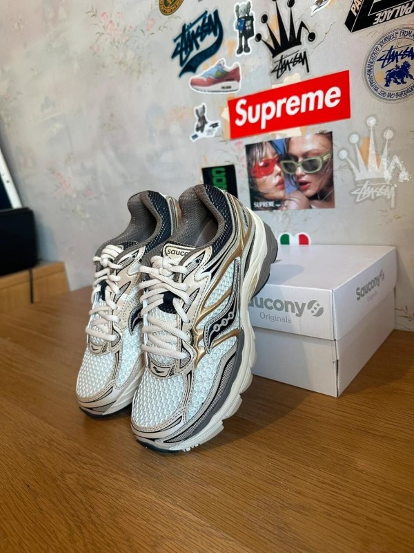 Saucony ProGrid Omni 9 gold / or 2