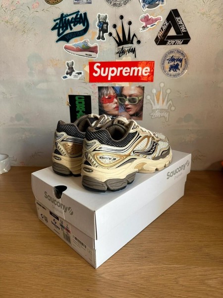 Saucony ProGrid Omni 9 gold / or