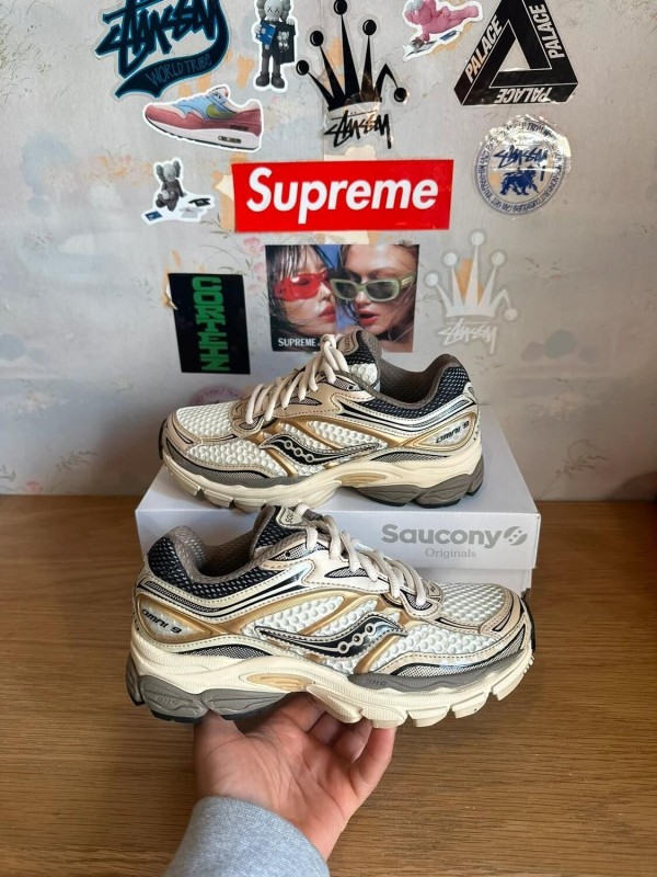Saucony ProGrid Omni 9 gold / or