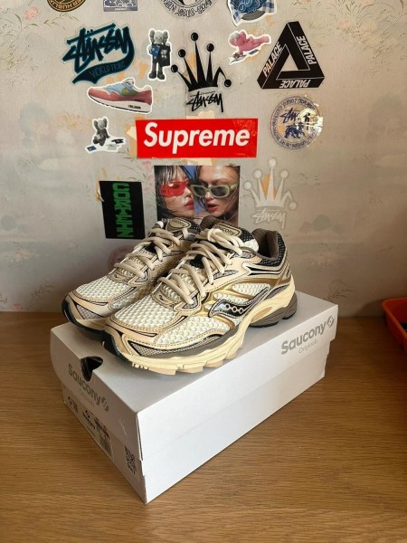 Saucony ProGrid Omni 9 gold / or