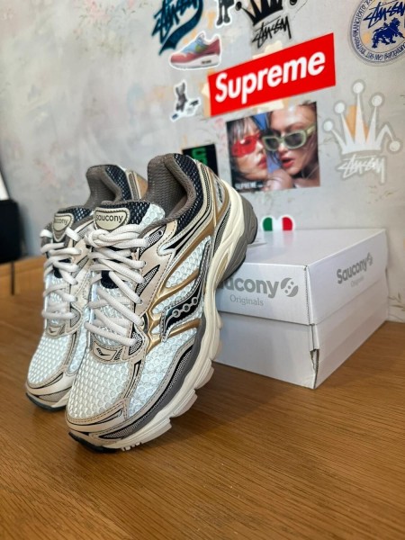 Saucony ProGrid Omni 9 gold / or