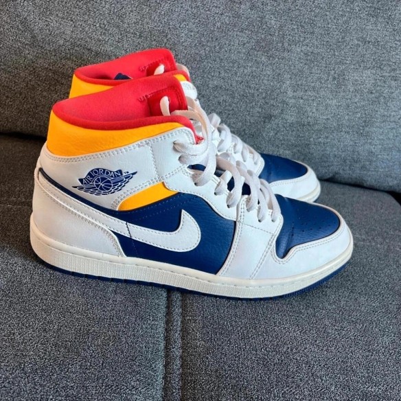 Jordan 1 mid bleu royal laser orange