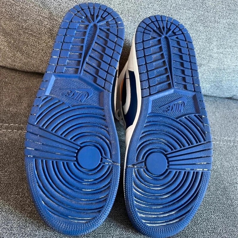 Jordan 1 mid bleu royal laser orange 2