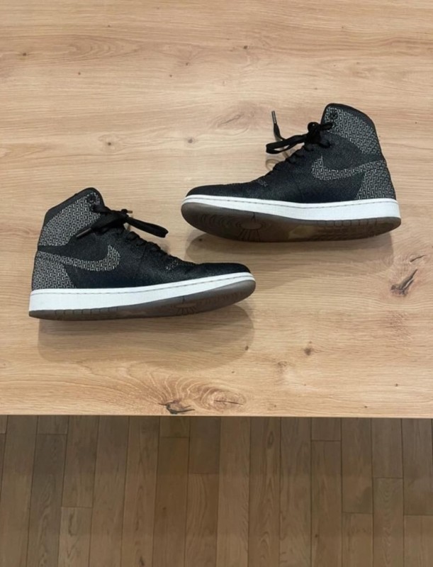 Jordan 1 Retro MTM Taille 42 2