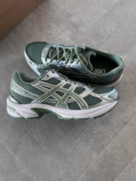 Asics 1130 swamp green pure silver