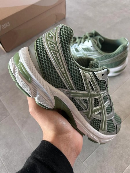 Asics 1130 swamp green pure silver