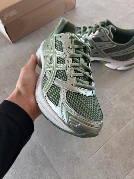Asics 1130 swamp green pure silver