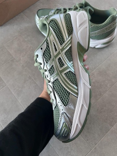 Asics 1130 swamp green pure silver