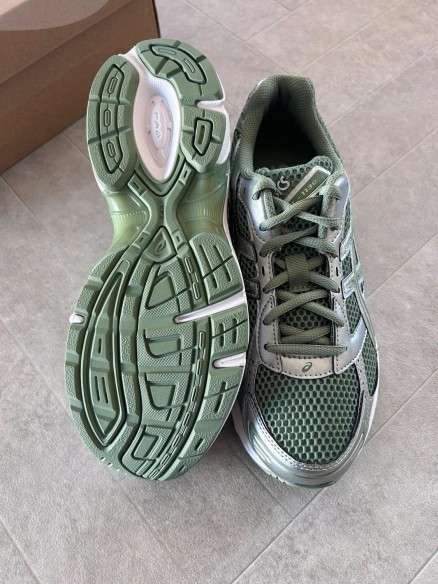 Asics 1130 swamp green pure silver