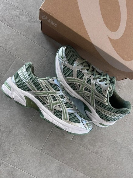 Asics 1130 swamp green pure silver