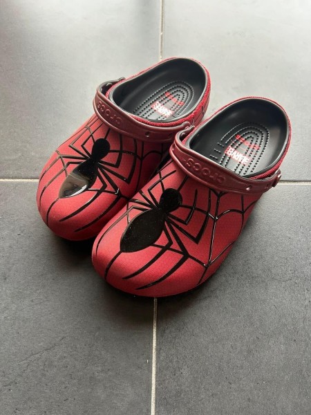 Crocs classic clog Spiderman red black spider