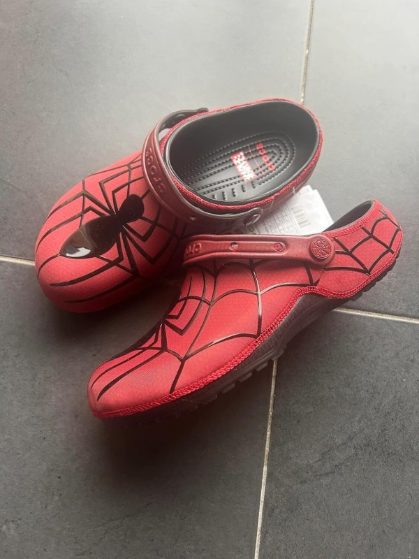 Crocs classic clog Spiderman red black spider 2