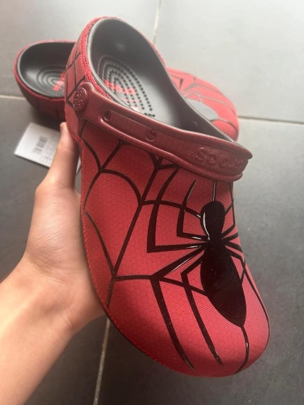 Crocs classic clog Spiderman red black spider