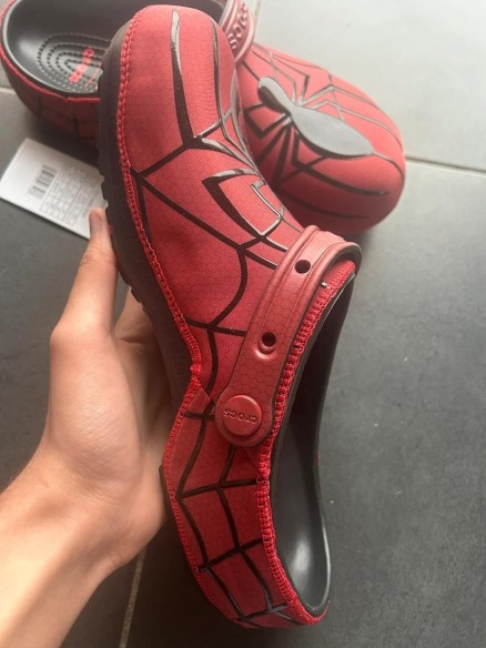 Crocs classic clog Spiderman red black spider