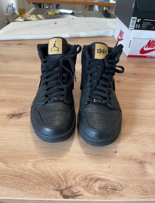 Jordan 1 Retro BHM Taille 42 2