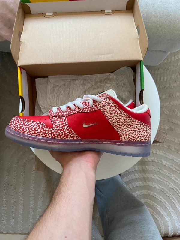 Nike SB Dunk Low Stingwater Magic Mushroom 2