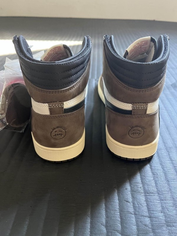 Jordan 1 Retro High OG SP Travis Scott Mocha 2