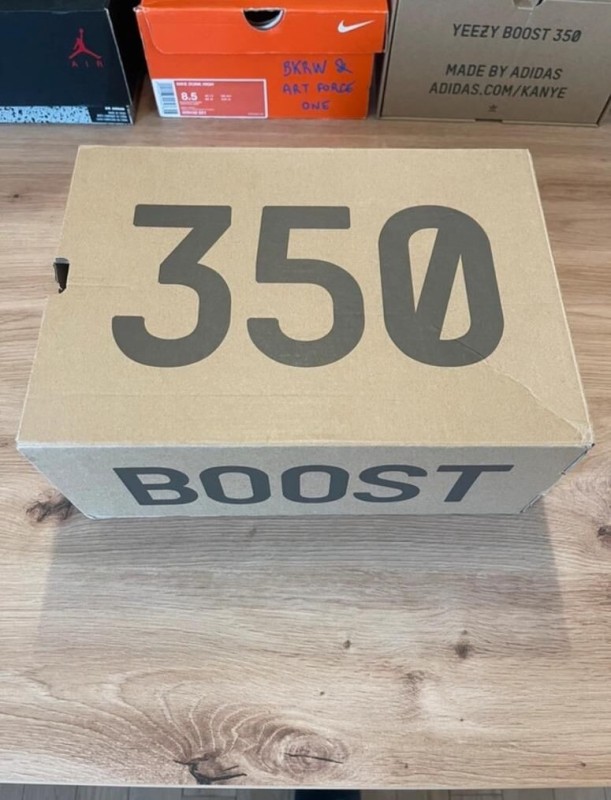 adidas Yeezy Boost 350 V2 Beluga Taille 42,5 2