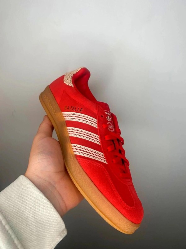 Adidas gazelle indoor better scarlet wonder white gum (rouge)