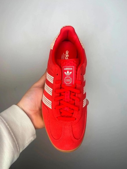 Adidas gazelle indoor better scarlet wonder white gum (rouge)