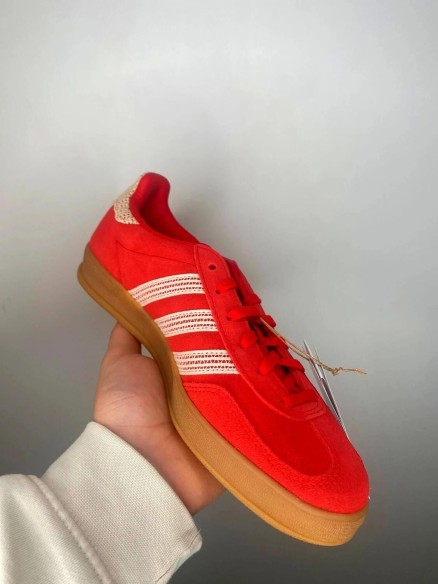Adidas gazelle indoor better scarlet wonder white gum (rouge)