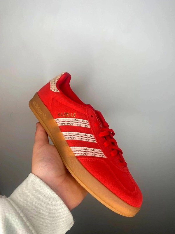 Adidas gazelle indoor W better scarlet wonder white gum