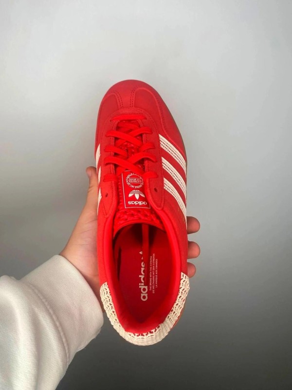 Adidas gazelle indoor W better scarlet wonder white gum 2