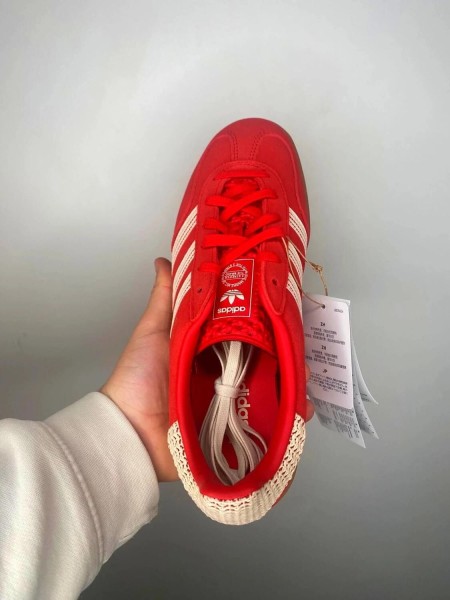 Adidas gazelle indoor W better scarlet wonder white gum