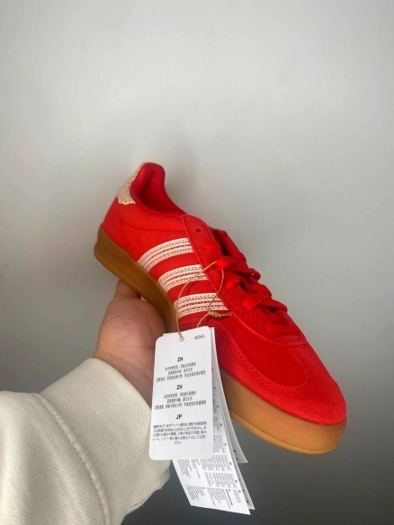 Adidas gazelle indoor W better scarlet wonder white gum