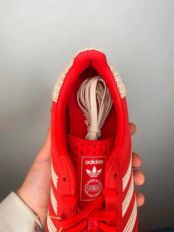 Adidas gazelle indoor W better scarlet wonder white gum 2