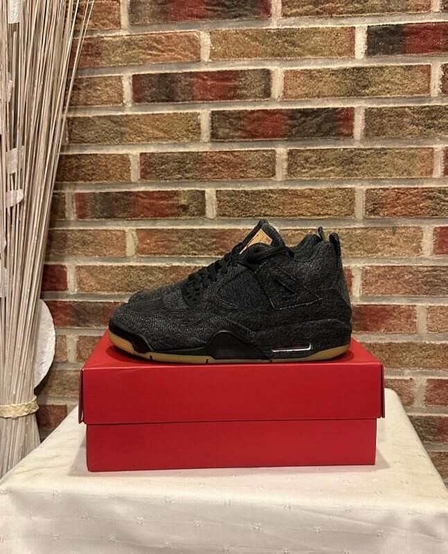 Jordan 4 Retro Levi's Black (GS)