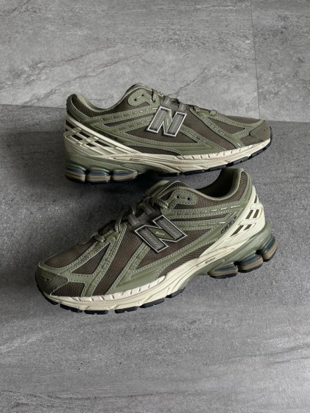 New balance 1906R Olive 44,5 Etat Neuf
