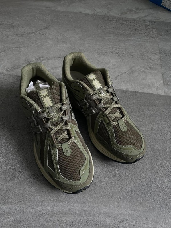 New balance 1906R Olive 44,5 Etat Neuf 2