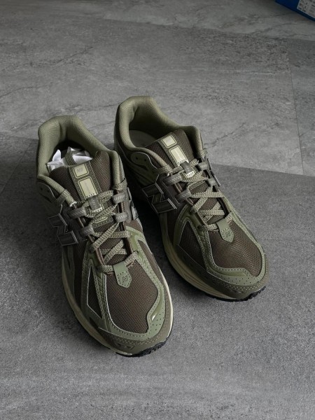 New balance 1906R Olive 44,5 Etat Neuf