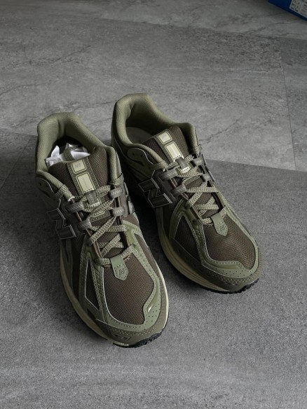 New balance 1906R Olive 44,5 Etat Neuf