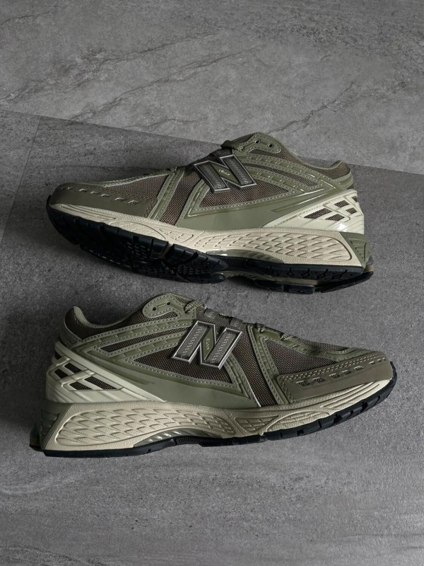 New balance 1906R Olive 44,5 Etat Neuf 2